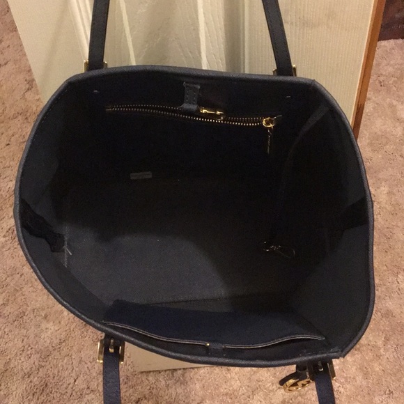 Michael Kors Small Jet Set Travel Tote Luggage - Picture 3 of 8